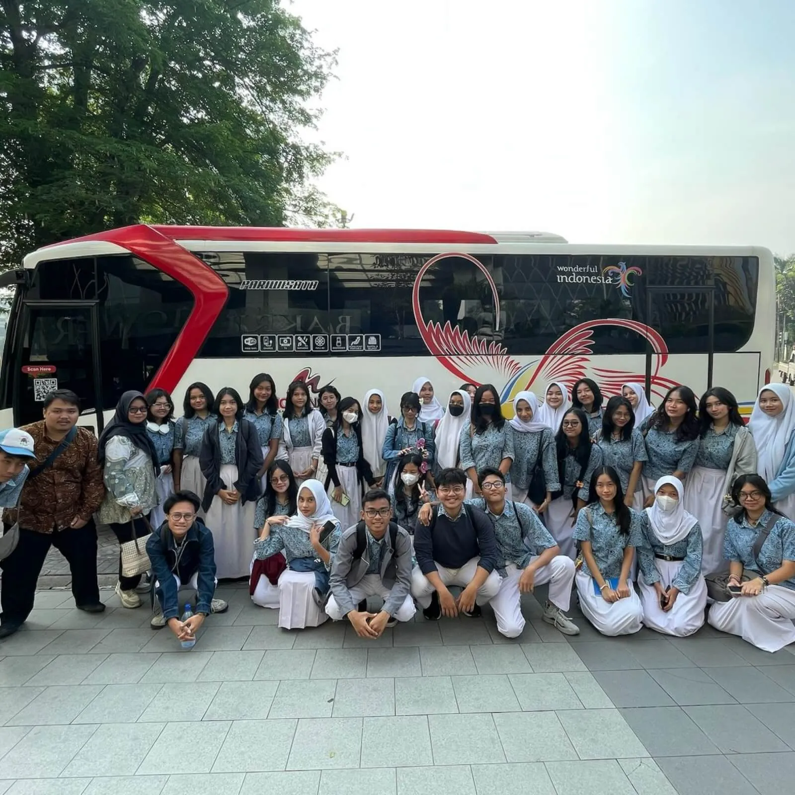 Galeri Morena Trans bersama SMA Pusaka 1 Jakarta di Universitas Bakrie